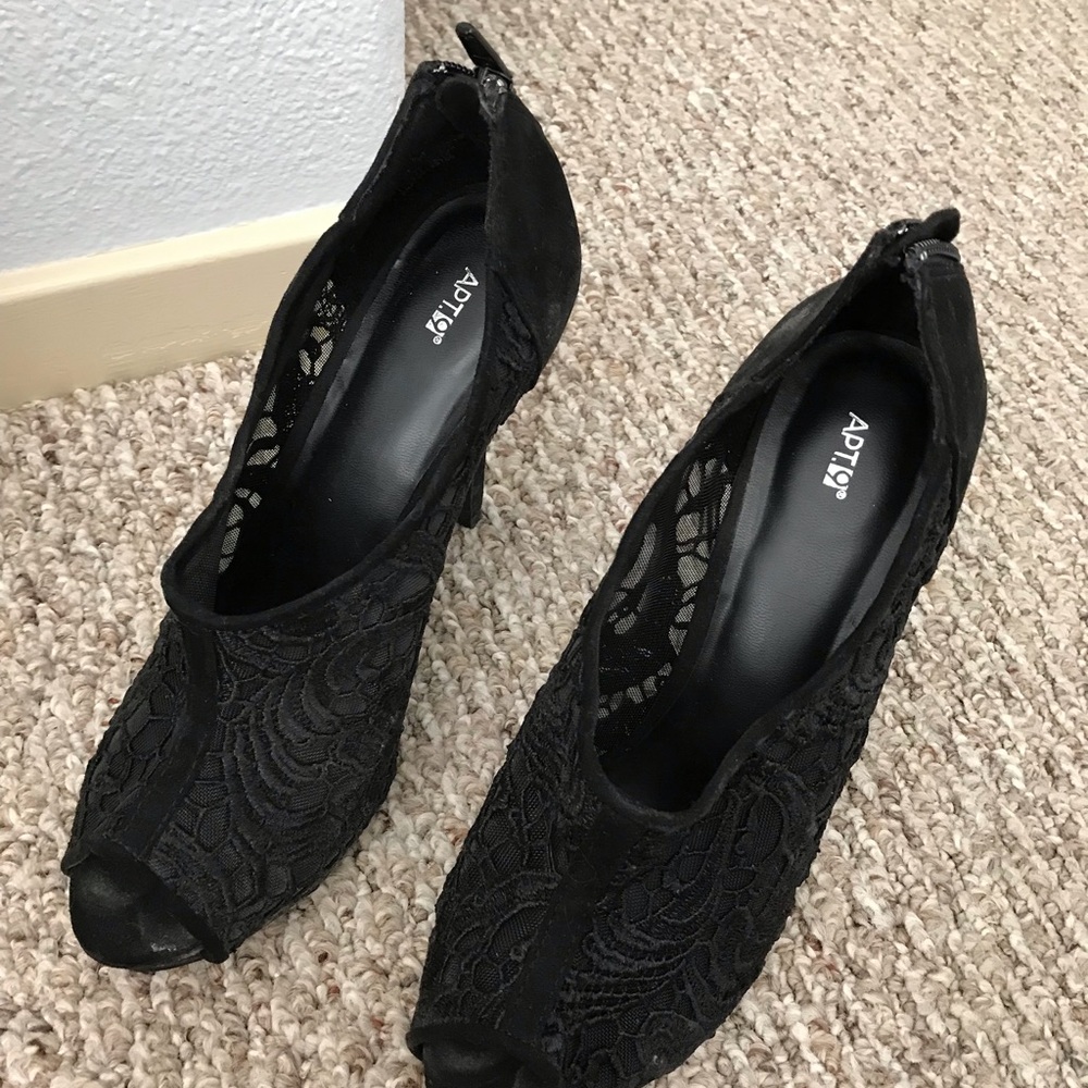 Apt 9 black heels with back zipper!